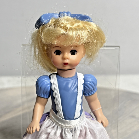 Madame Alexander Doll  Alice, Alice in Wonderland Series, Blue Dress,  Jointe